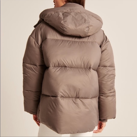 NWT Abercrombie and Fitch Puffer Jacket - Picture 2 of 5